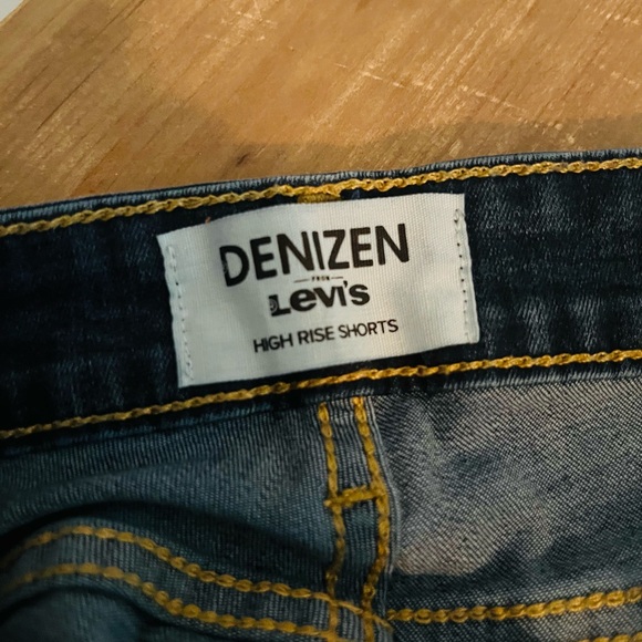 Denizen from Levi’s High Rise Dark Wash Denim Shorts - Picture 2 of 4
